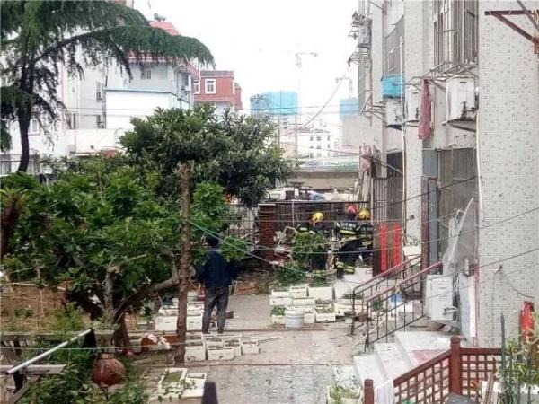 突發(fā)！青島一居民樓發(fā)生爆燃！已造1人死亡，7人受傷！3公里外有震感…